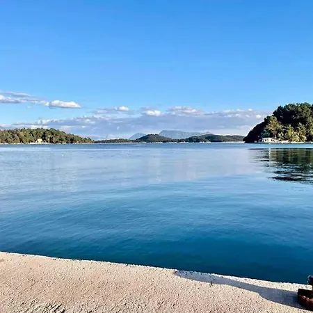 2-bed In Kolivata - Sleeps 4 - Wifi - Parking Holiday home Kollivata