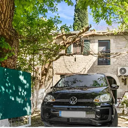 Case de vacanță Serene Retreat- Sleeps 4 Wifi Courtyard