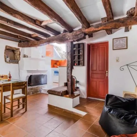 2-bed In Kolivata - Sleeps 4 - Wifi - Parking * Kollivata