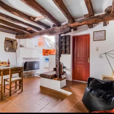 2-bed In Kolivata - Sleeps 4 - Wifi - Parking * Kollivata