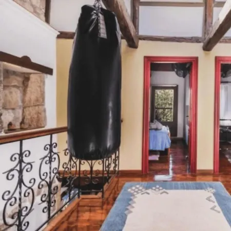 2-bed In Kolivata - Sleeps 4 - Wifi - Parking *