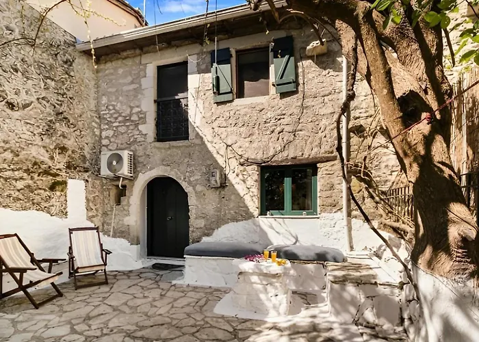 Serene Retreat In Kolivata Village Ferienhaus