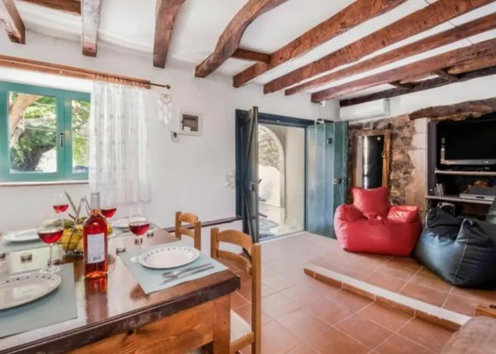 Serene Retreat In Kolivata Village *